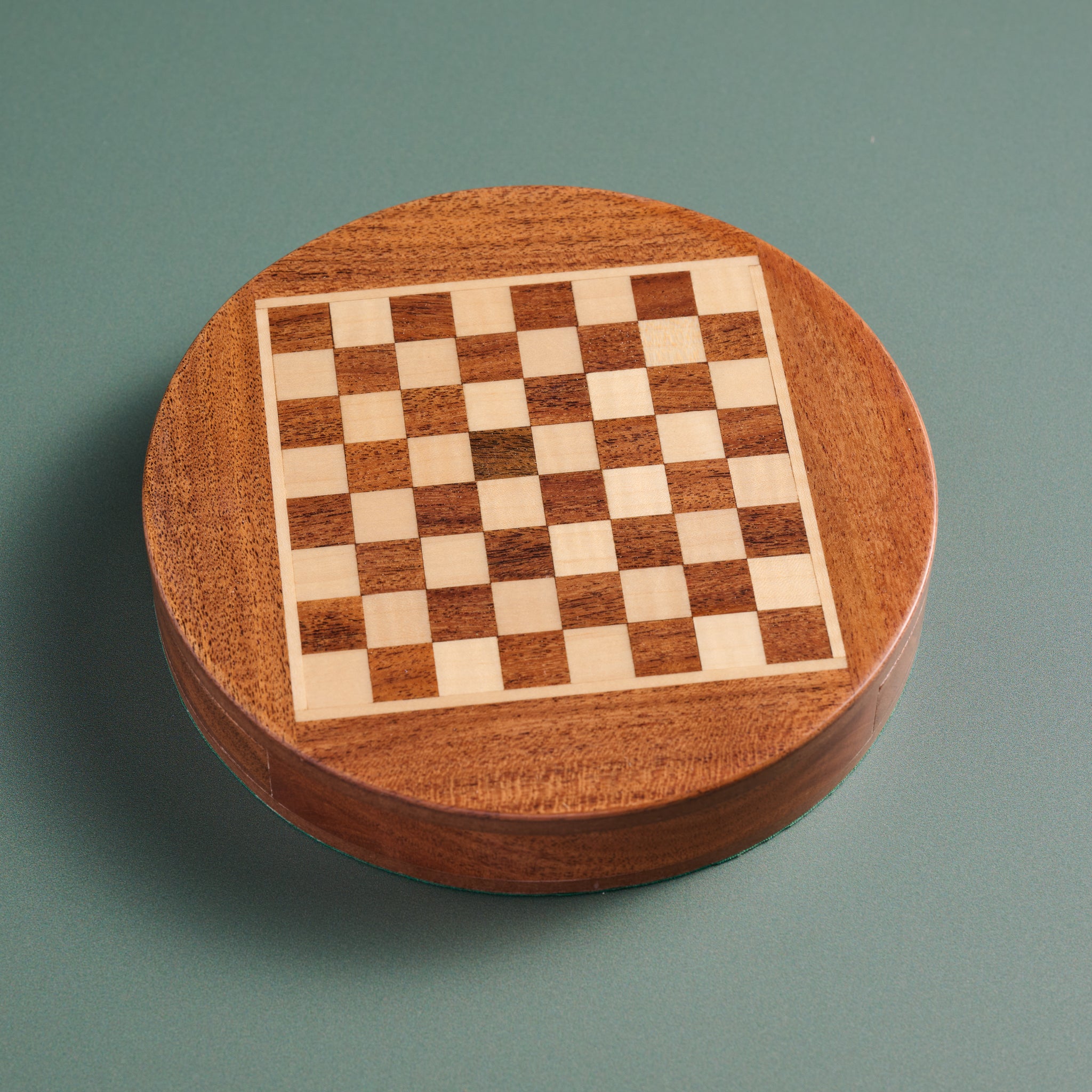 Acacia Wood Round Magnetic Chess Set - Ten Thousand Villages