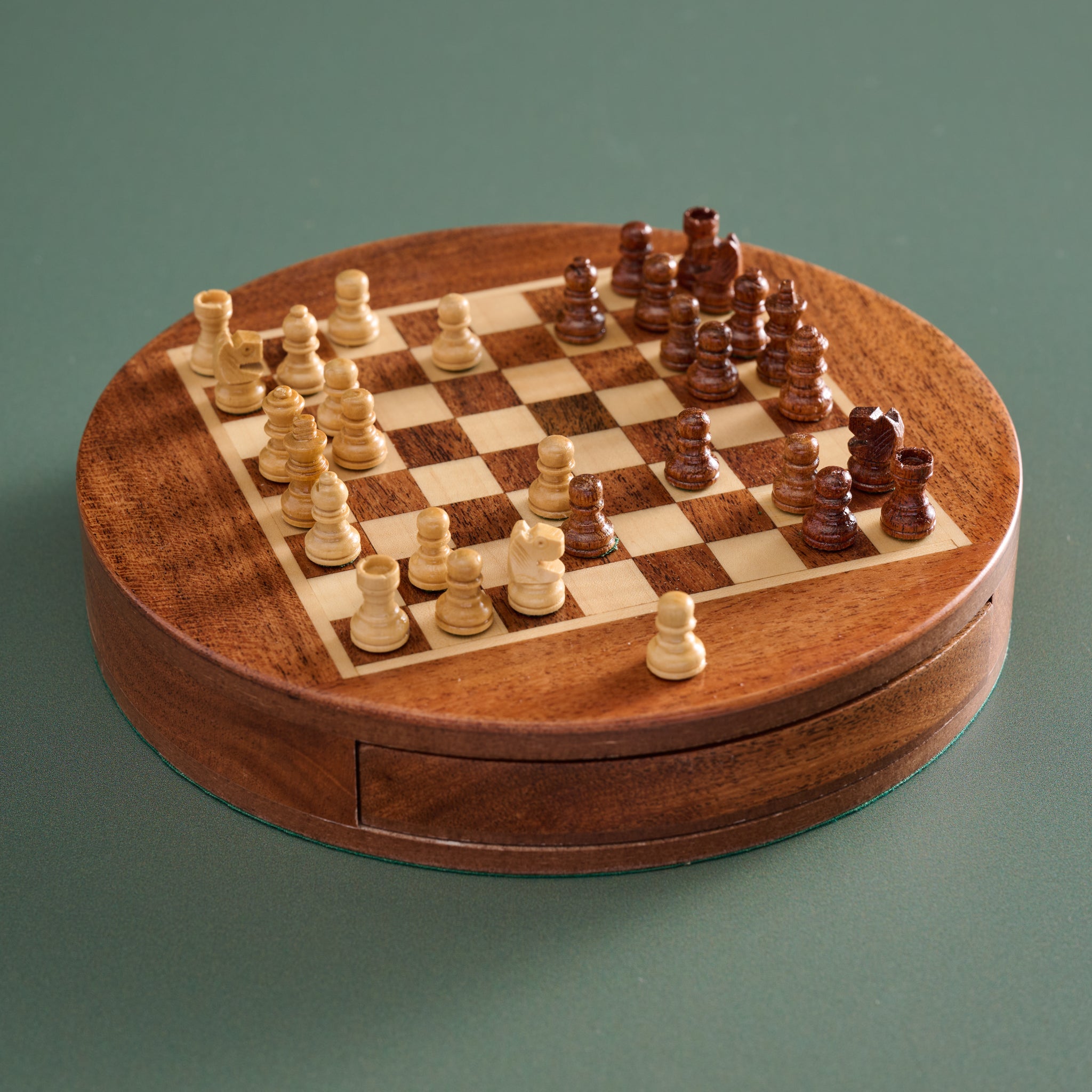 Acacia Wood Round Magnetic Chess Set - Ten Thousand Villages