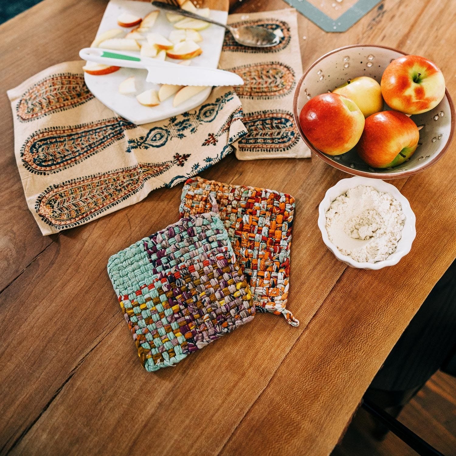 Village Sari Hot Mats - Ten Thousand Villages