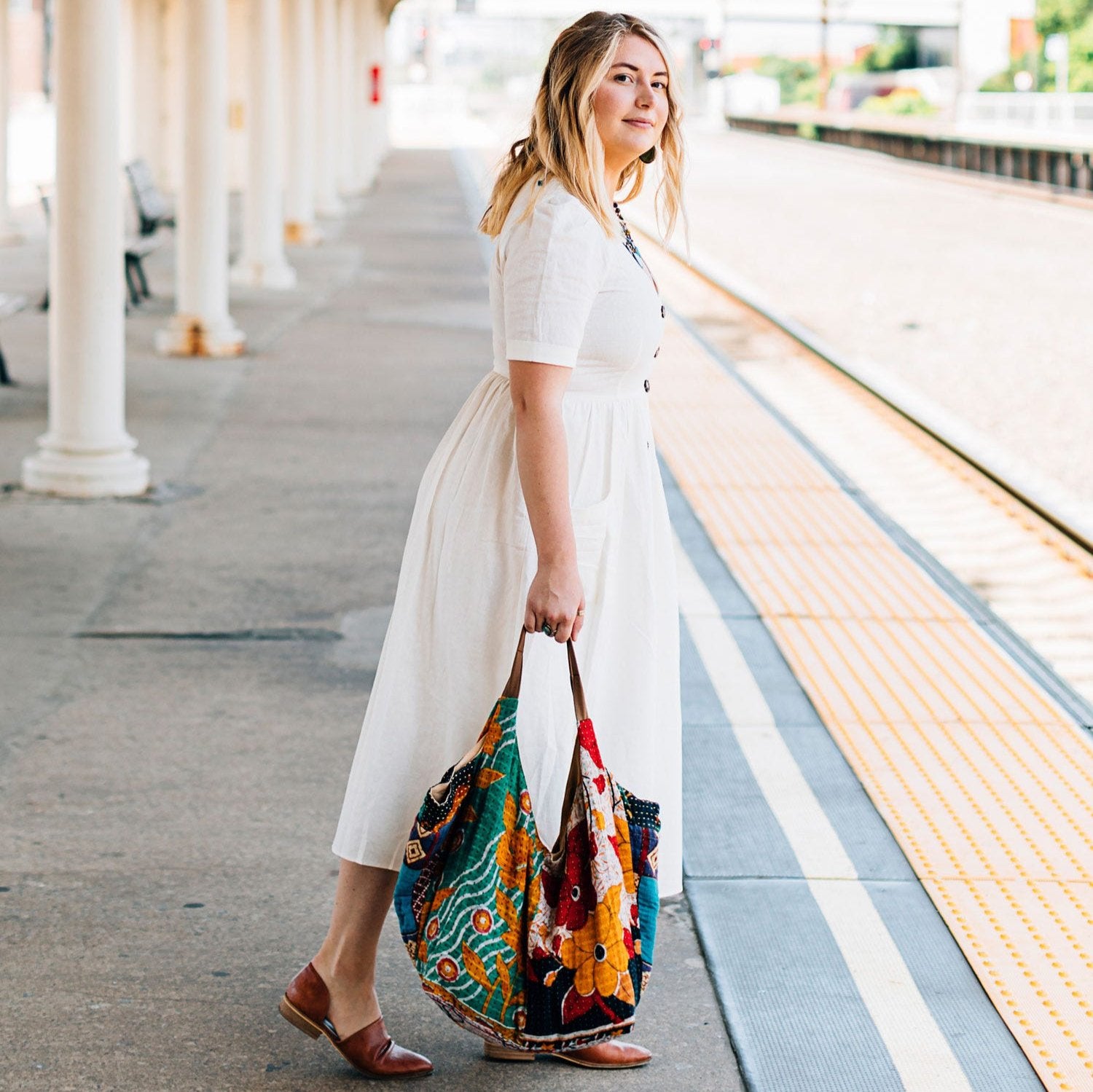 Sari Shop Slouchy Bag - Ten Thousand Villages