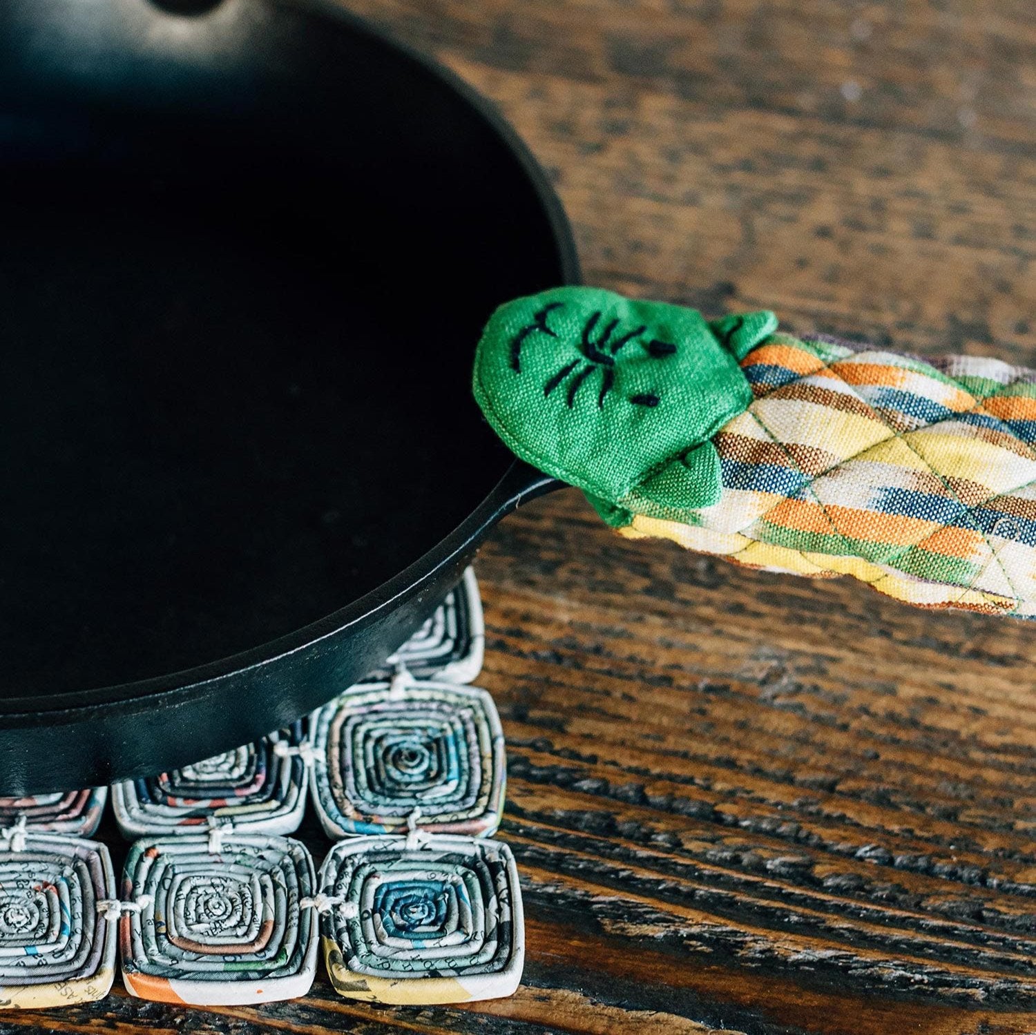 Cozy Kitty Panhandler - Ten Thousand Villages