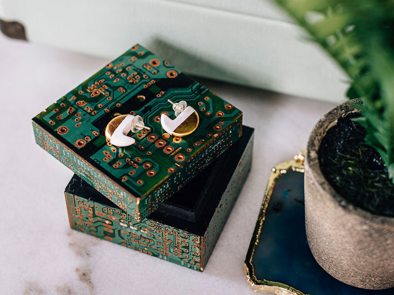 Best Ethical Graduation Gifts for These 5 Majors