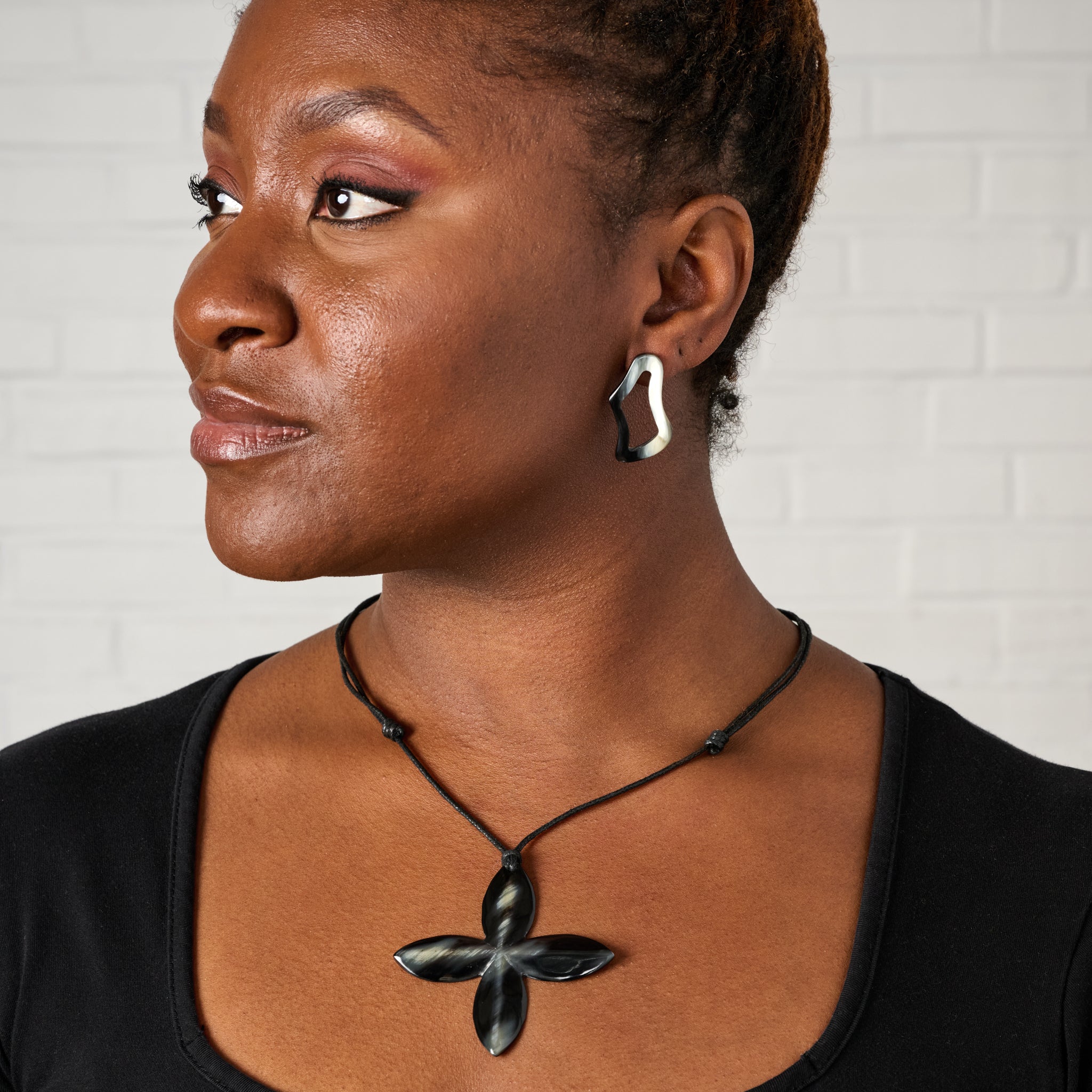 Reclaimed Horn Cross Pendant – Ten Thousand Villages