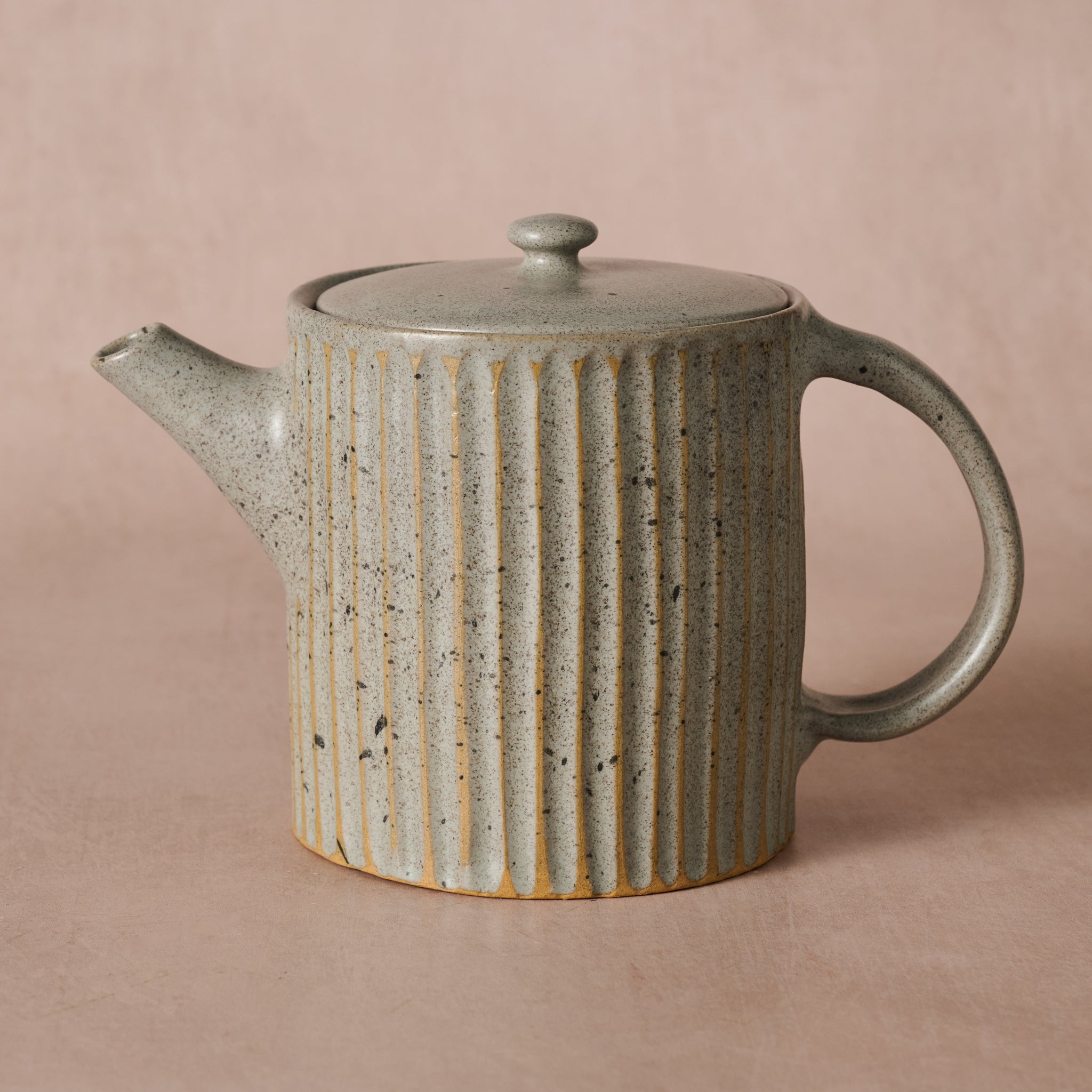 Sundara Fluted Ceramic Teapot – Ten Thousand Villages