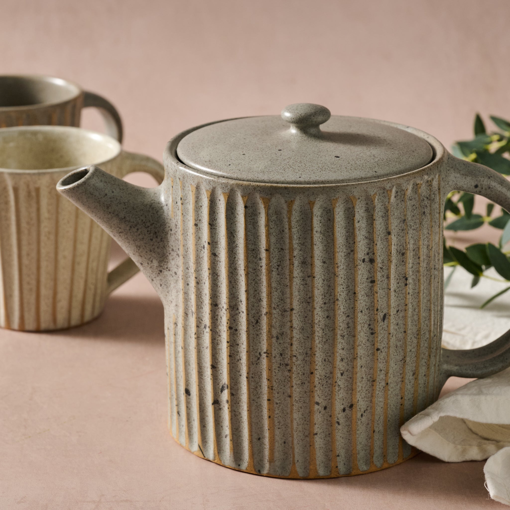 Sundara Fluted Ceramic Teapot – Ten Thousand Villages