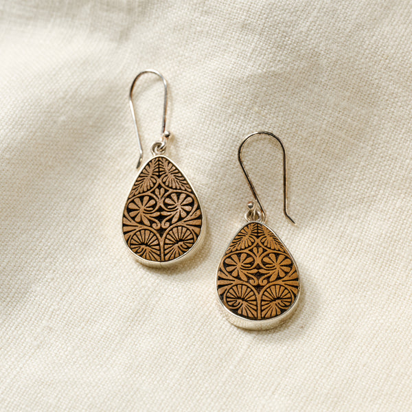 Carved Gourd Teardrop Earrings – Ten Thousand Villages