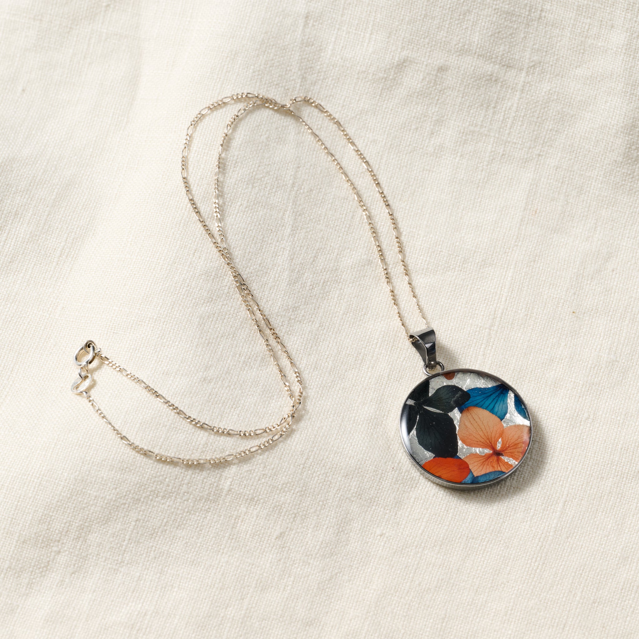 Antonella Flower Petal Pendant Necklace – Ten Thousand Villages