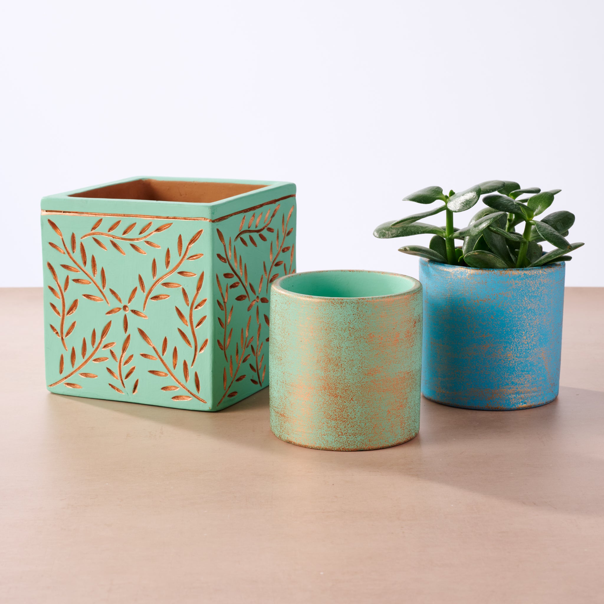 Tila Terracotta Debossed Leaf Planter