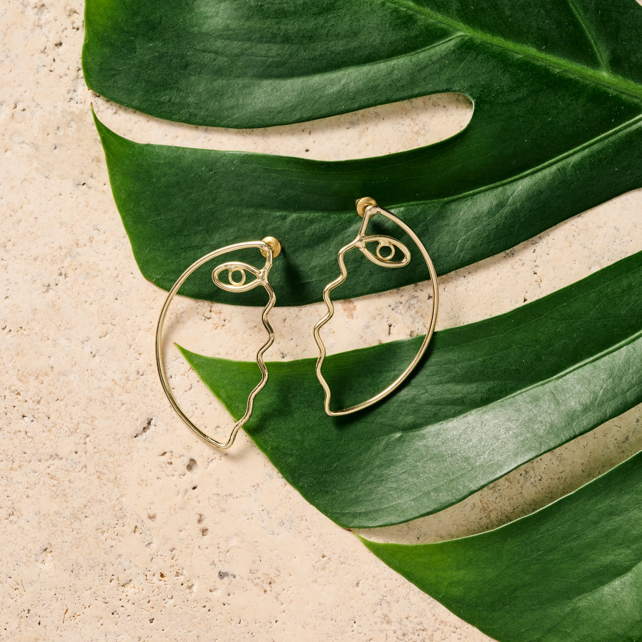 Pikaso Profile Wire Post Earrings