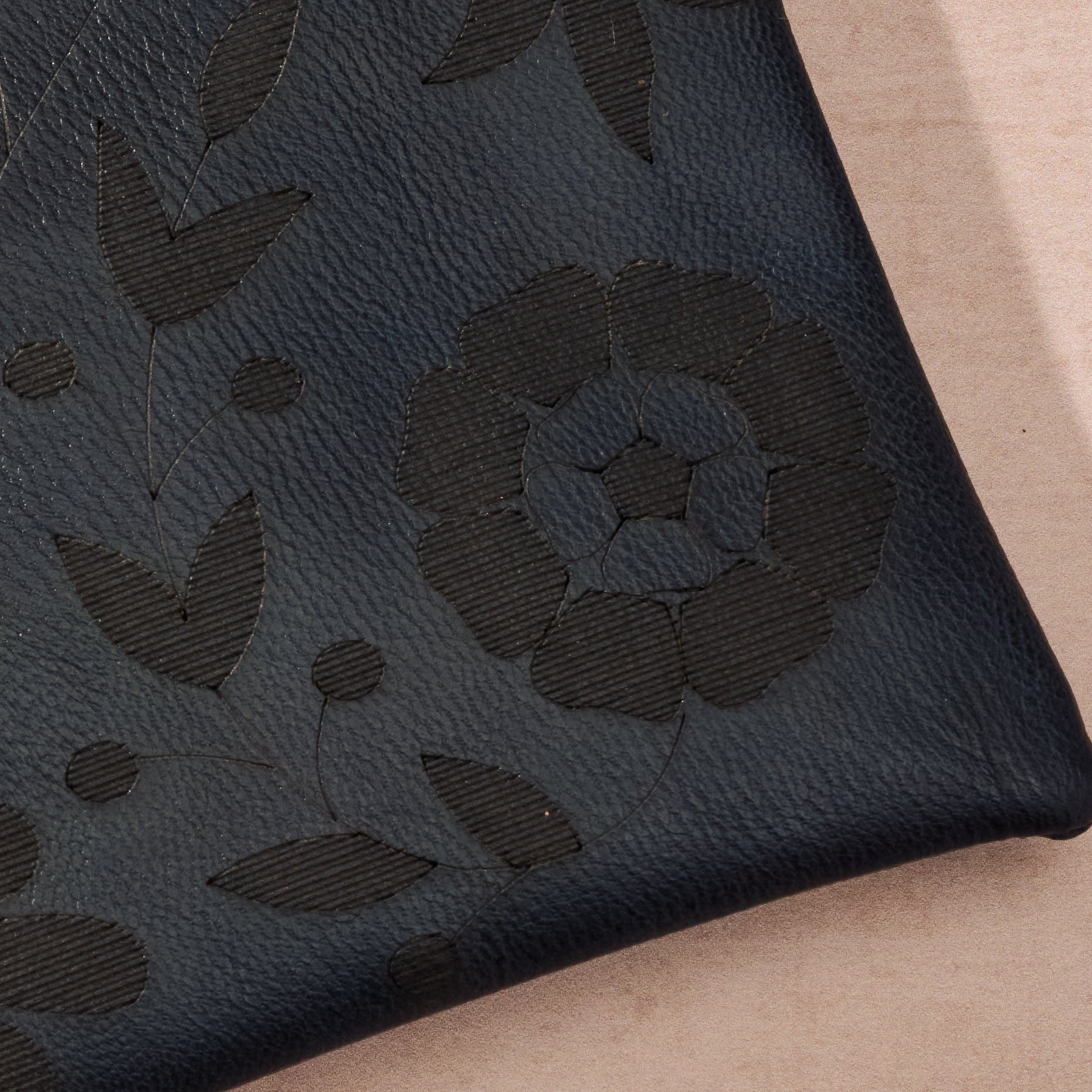 Gahara Embossed Coin Purse - Ten Thousand Villages