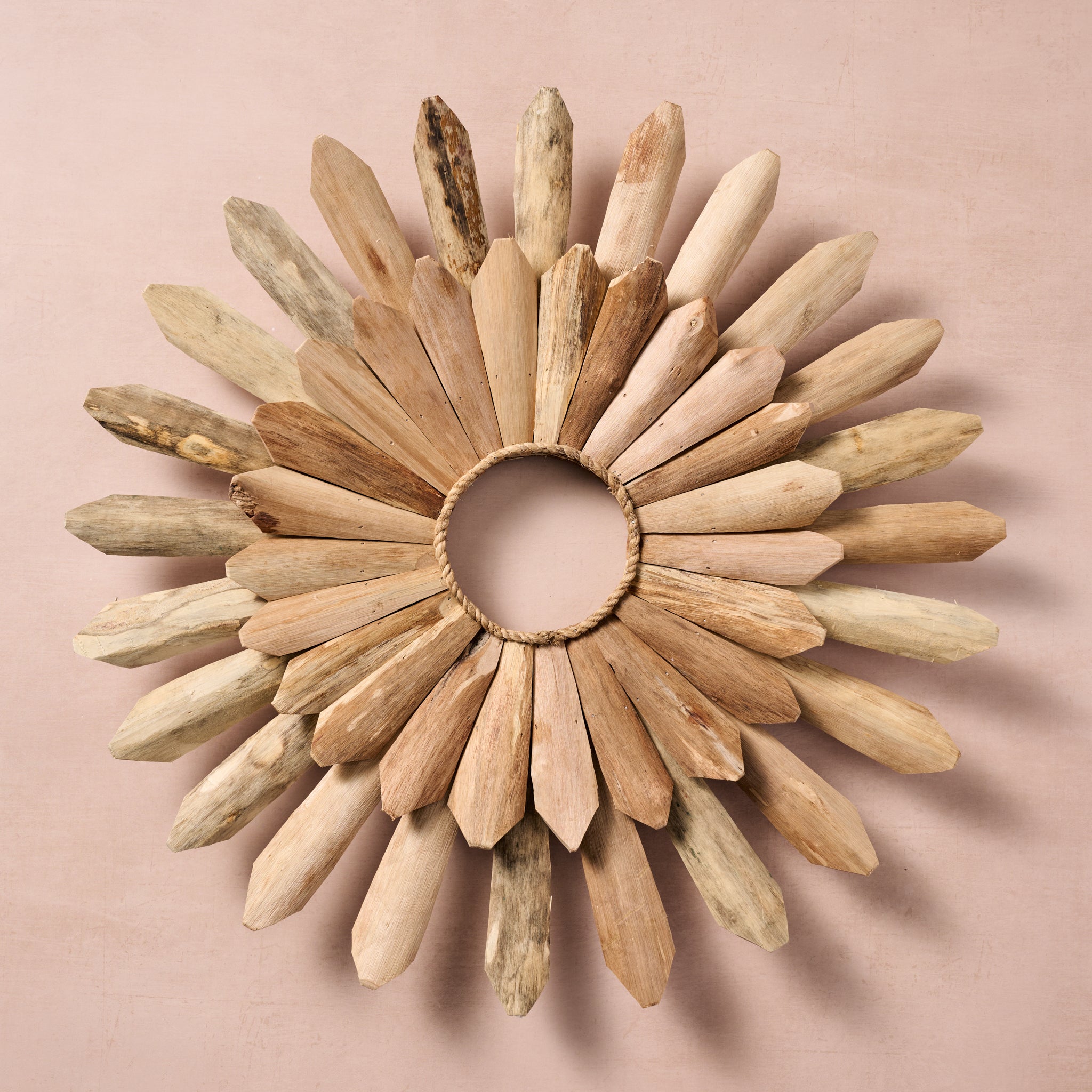 Malaki Daisy Driftwood Wall Hanging – Ten Thousand Villages
