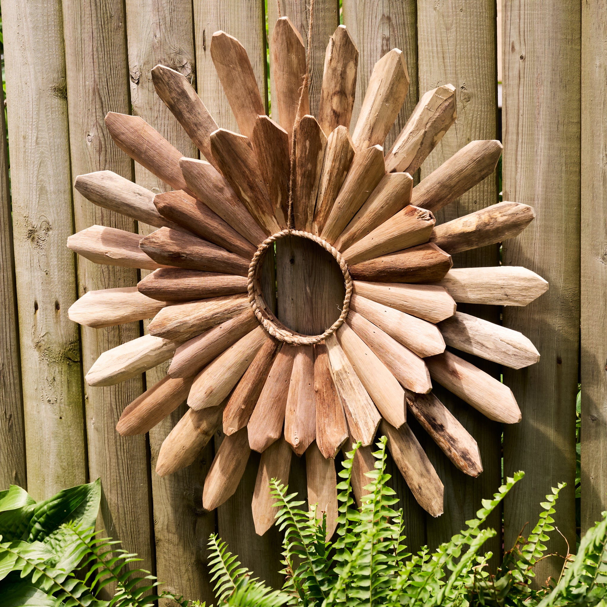 Malaki Daisy Driftwood Wall Hanging – Ten Thousand Villages