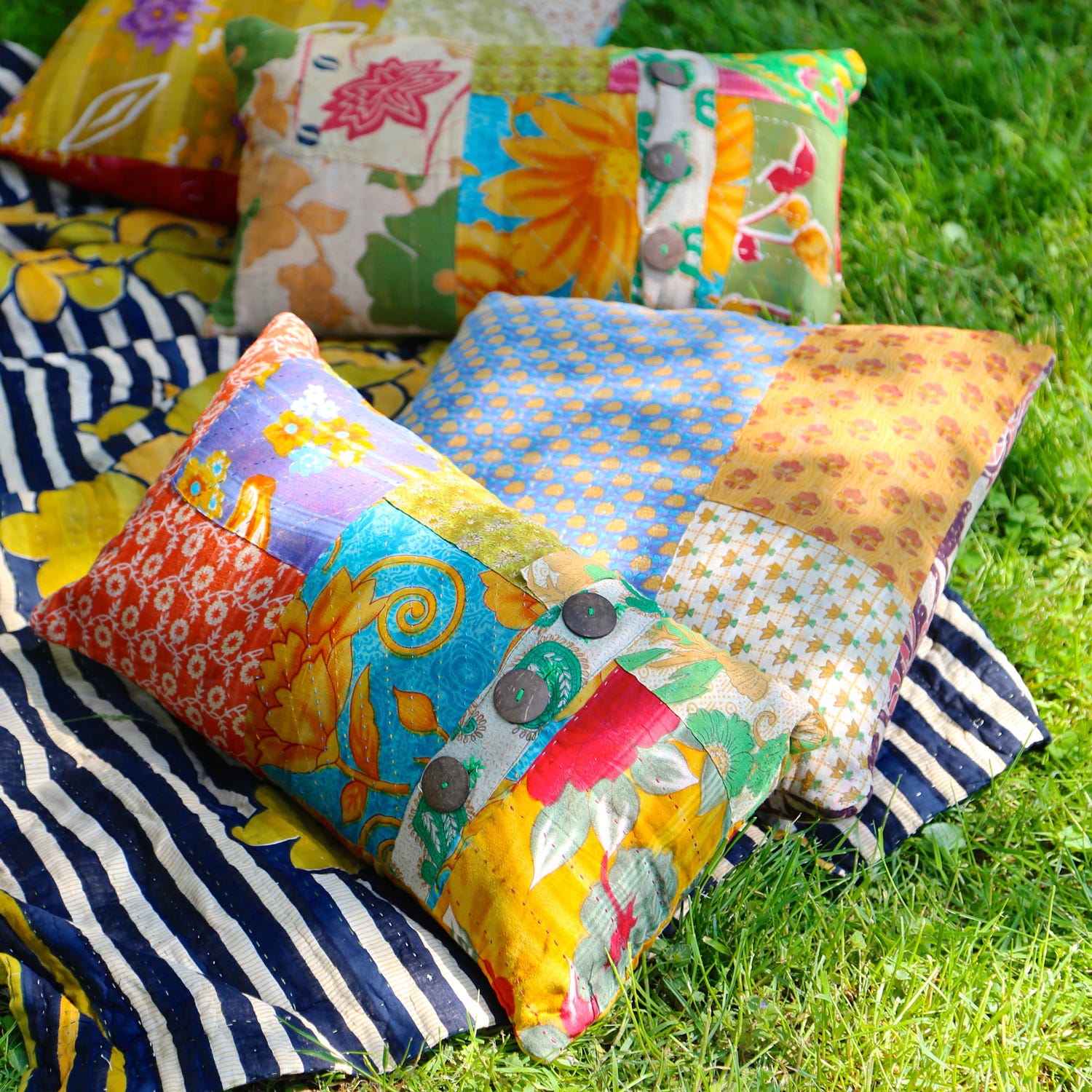Ten Thousand Villages Sari Motif Cushion Cover - Thumbnail 3